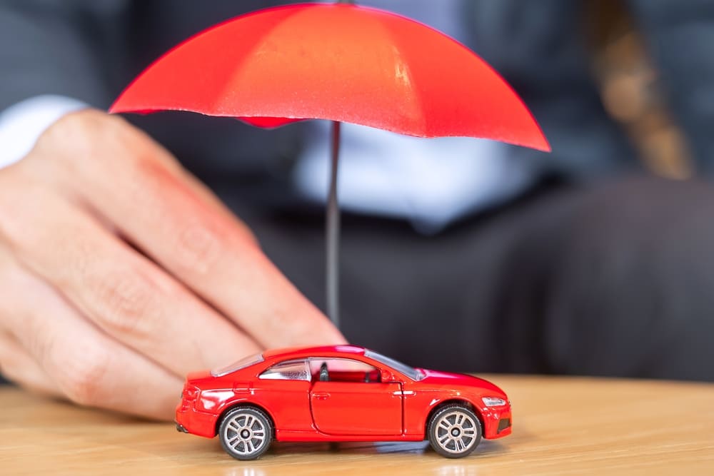 Seguro de automóvil con cobertura amplia